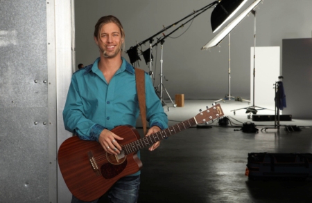 photo link to Casey James' IT Factor details